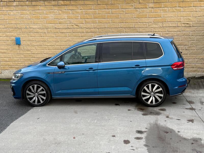 Volkswagen Touran view 2