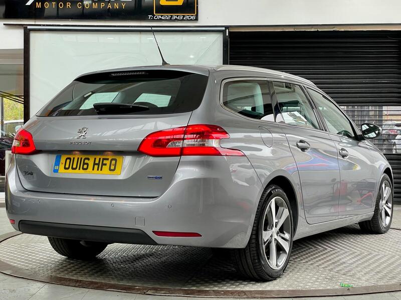 Peugeot 308 SW view 3