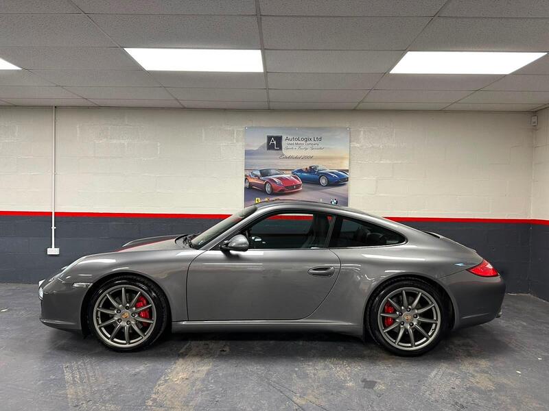 Porsche 911 view 5