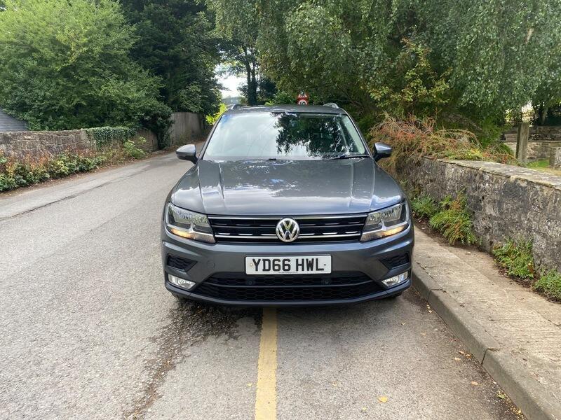Volkswagen Tiguan view 2