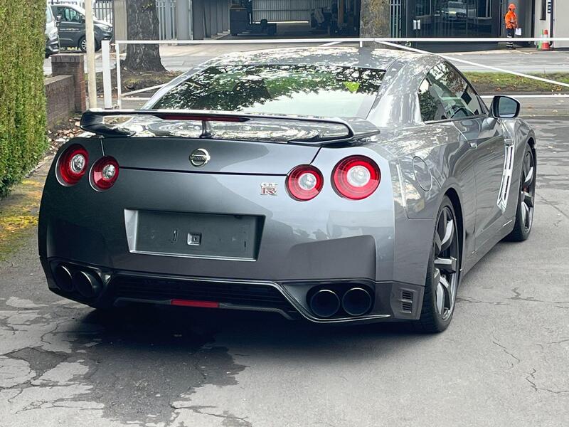 Nissan GT-R view 4