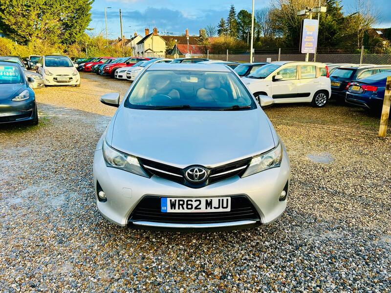 Toyota Auris view 2