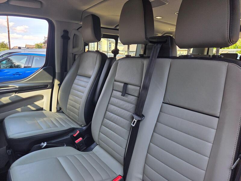 Ford Tourneo Custom view 5