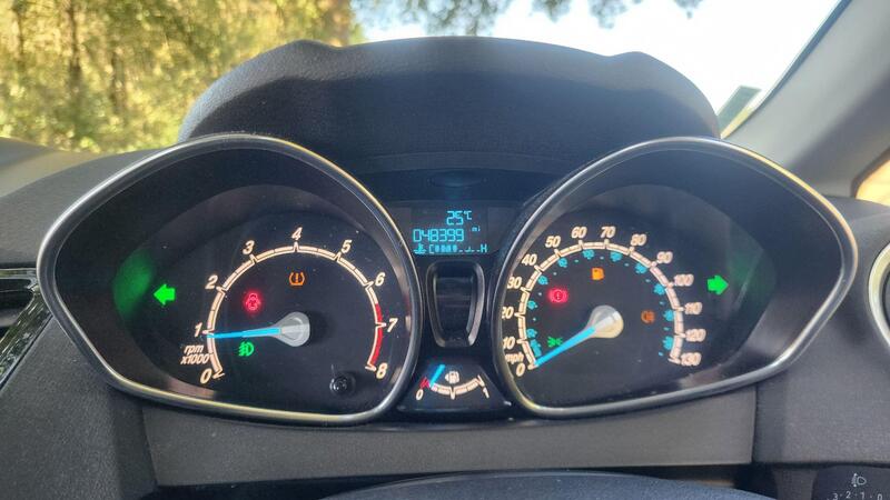 2015 Ford Fiesta — photo 31