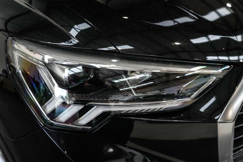 Audi Q3 view 6