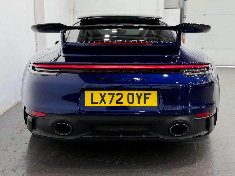 Porsche 911 view 7