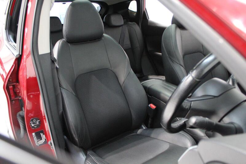 2017 Nissan Qashqai in Red — image 16 of 70