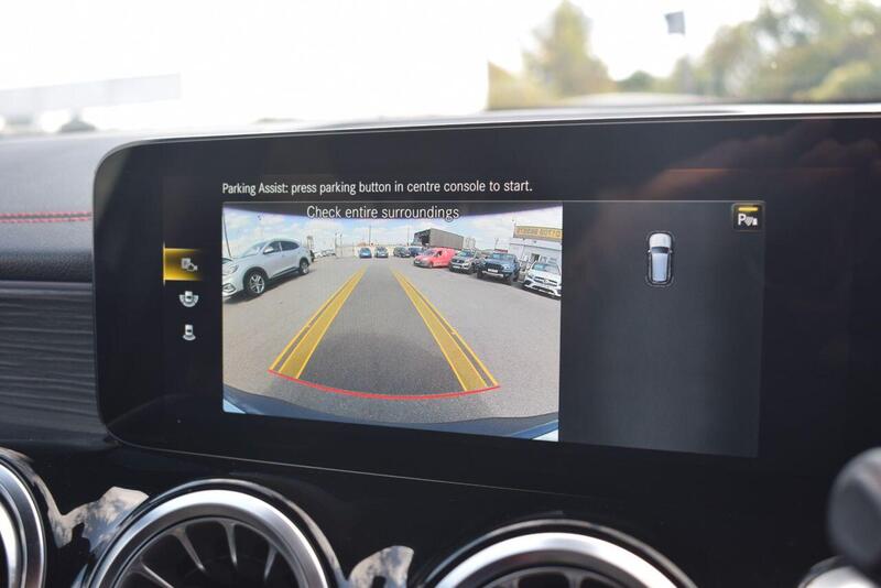 Mercedes-Benz Eqb view 3
