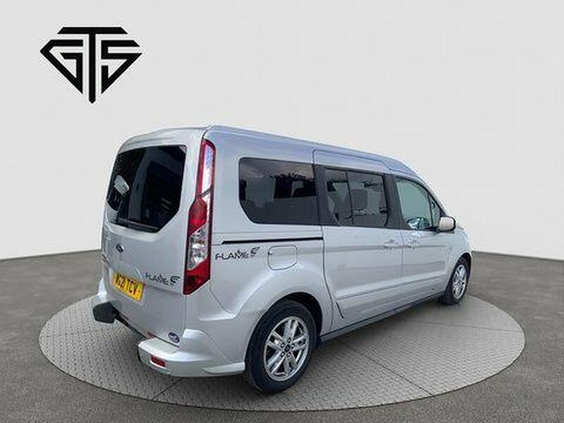 Ford Grand Tourneo Connect view 3