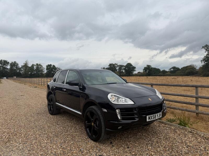Porsche Cayenne main image