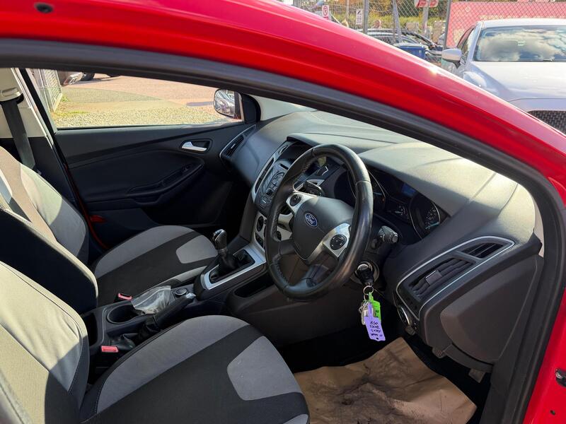 Ford Focus view 3