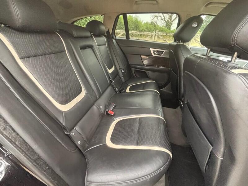 Jaguar XF view 25