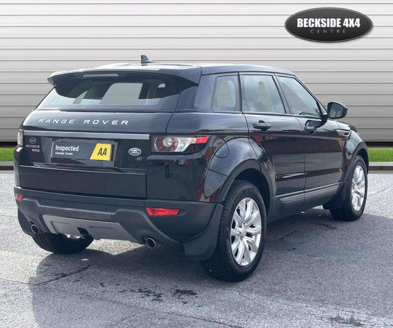 Land Rover Range Rover Evoque view 3