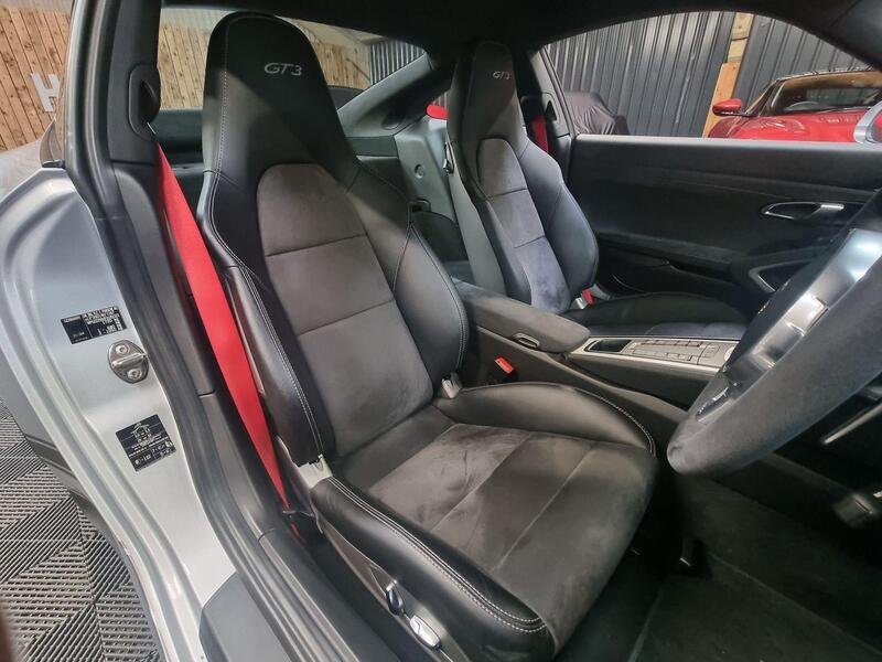 Porsche 911 view 106