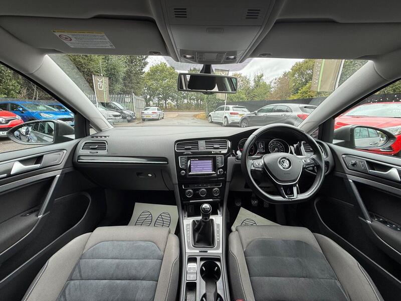 Volkswagen Golf view 4