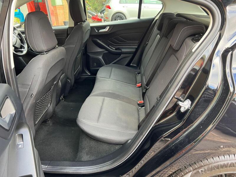 Ford Focus view 13