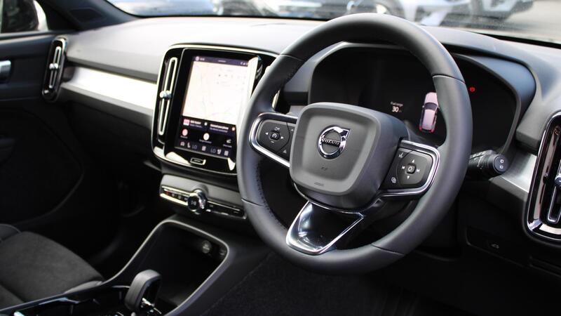 Volvo XC40 view 4