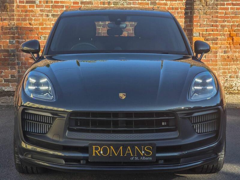 Porsche Macan view 4