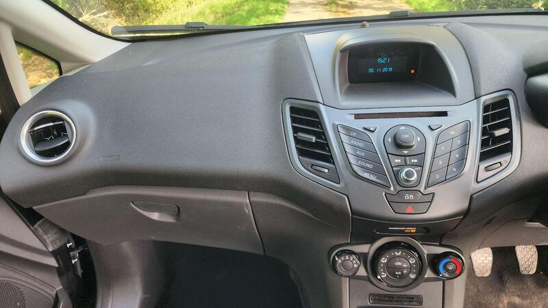 2014 Ford Fiesta — photo 31