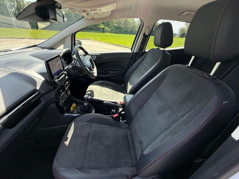 Ford EcoSport view 3