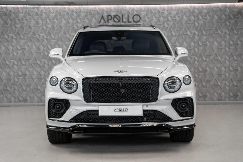 Bentley Bentayga view 3