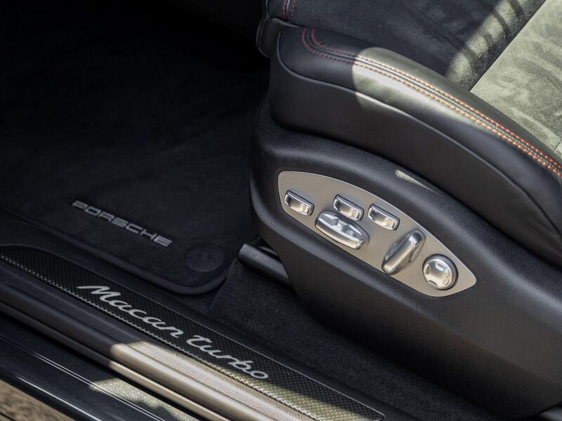 Porsche Macan view 3