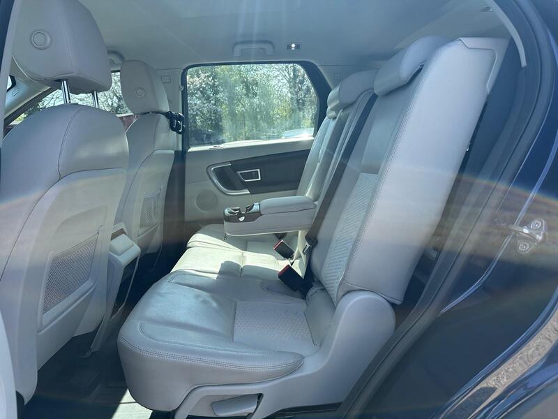 Land Rover Discovery Sport view 31