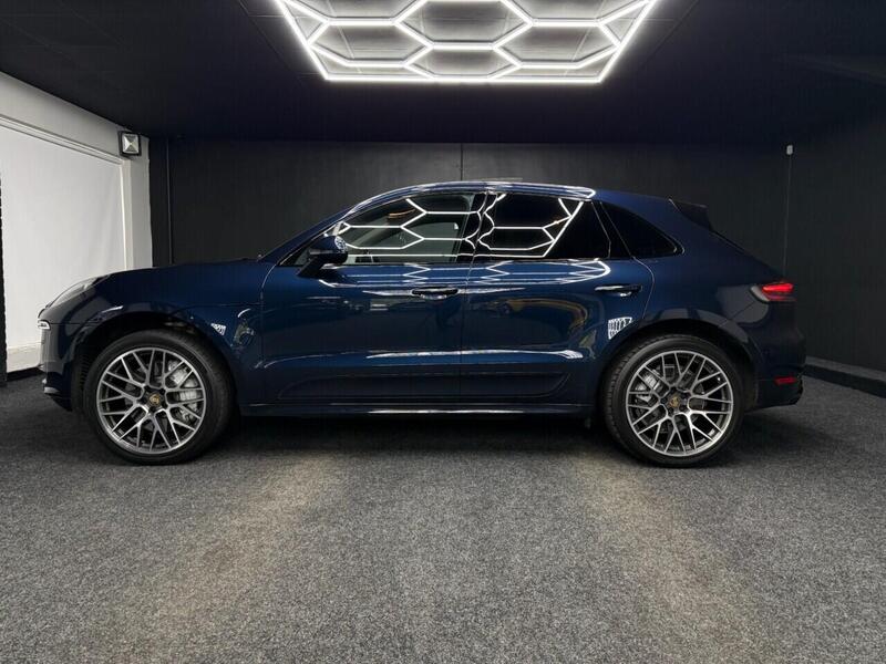 Porsche Macan view 4
