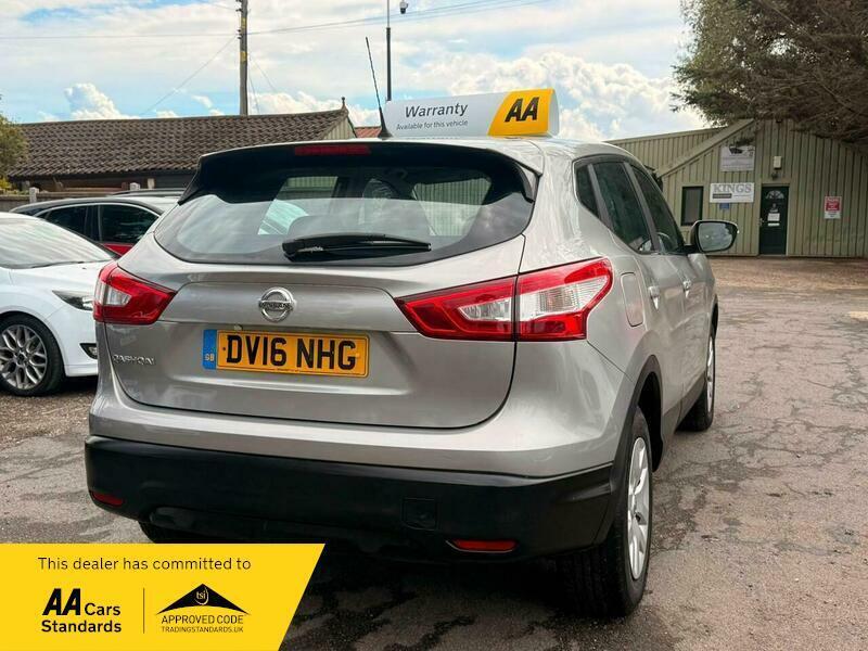 2016 Nissan Qashqai 1.2 DIG-T Visia 2WD Euro 6 (s/s) 5dr photo 5