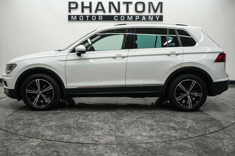 Volkswagen Tiguan view 3