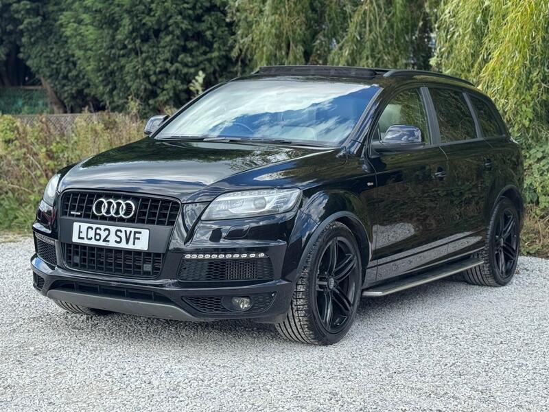 Audi Q7 view 5