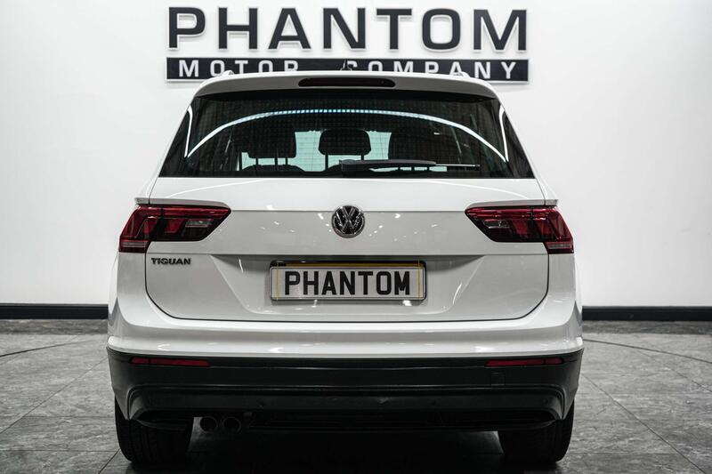 Volkswagen Tiguan view 4