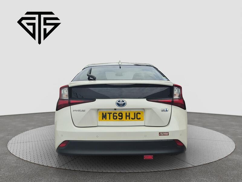 Toyota Prius view 4