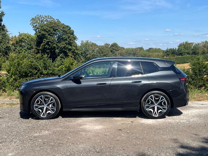 BMW Ix view 4