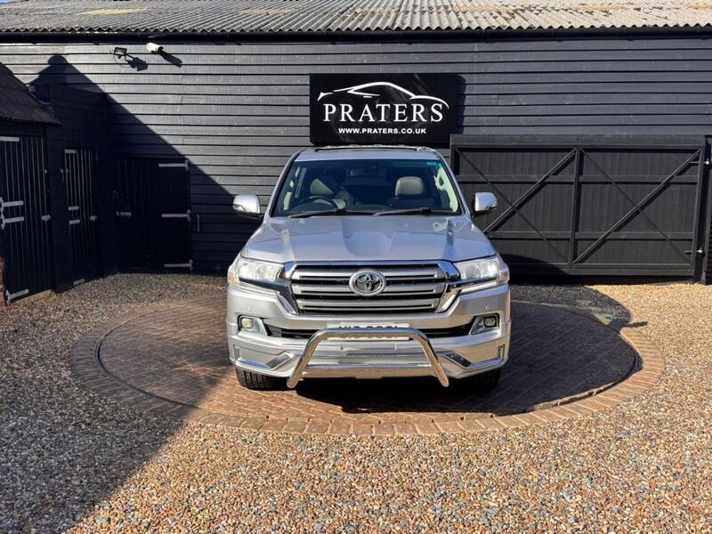 Toyota Land Cruiser view 4