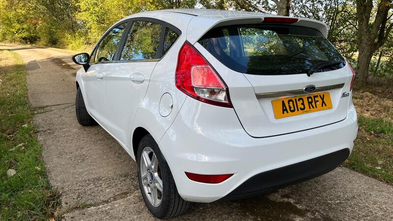 2013 Ford Fiesta — photo 11