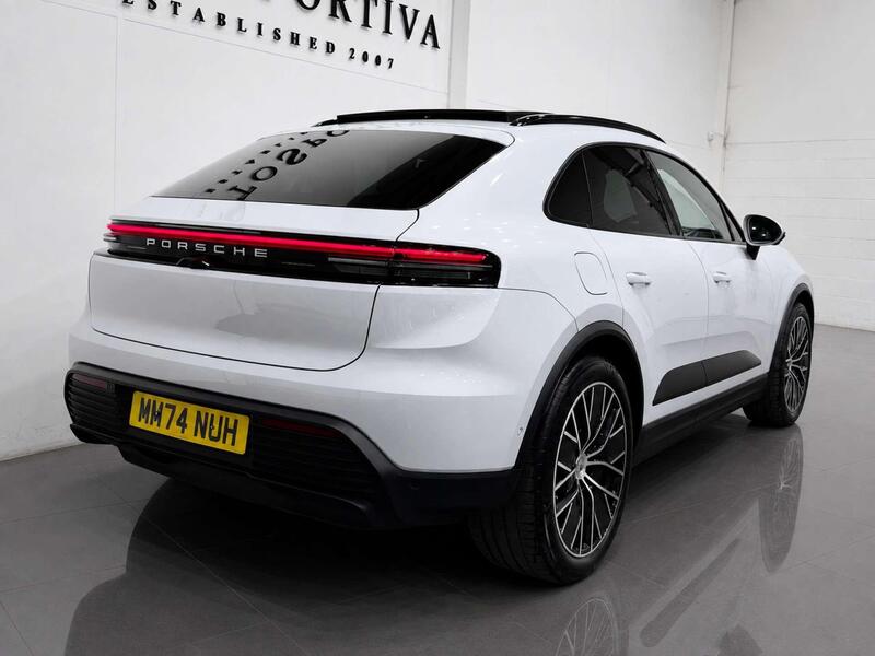 Porsche Macan view 4