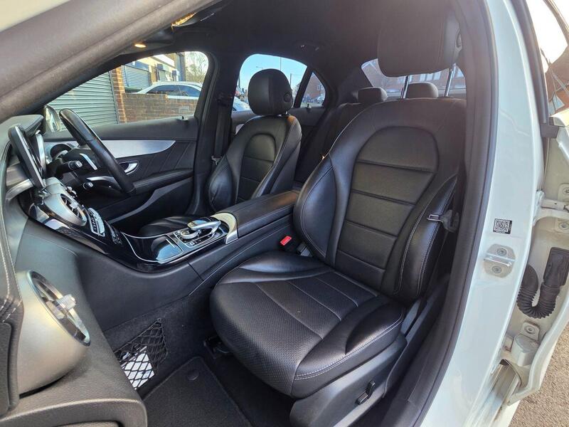 Mercedes-Benz C-Class view 3