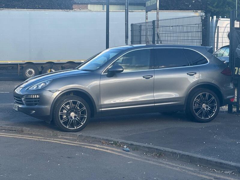 Porsche Cayenne view 13