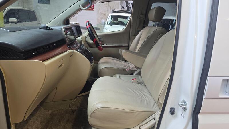Nissan Elgrand view 6