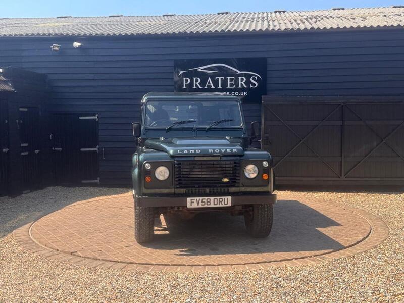 Land Rover Defender 90 view 4