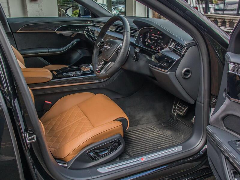 Audi Audi S8 view 3