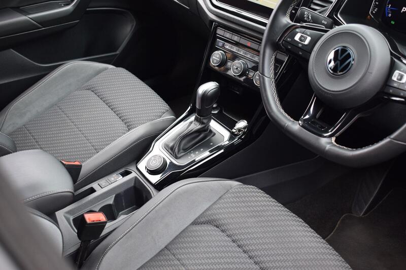 Volkswagen T-Roc view 7