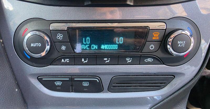 Ford Focus 1.6 Titanium Navigator Powershift Euro 5 5dr thumbnail 44
