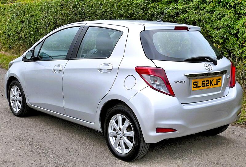 Toyota Yaris view 4