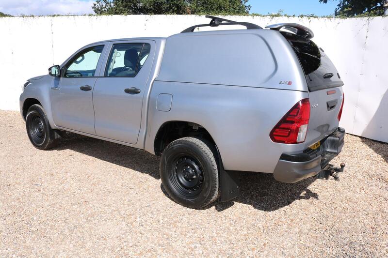 Toyota Hilux view 5