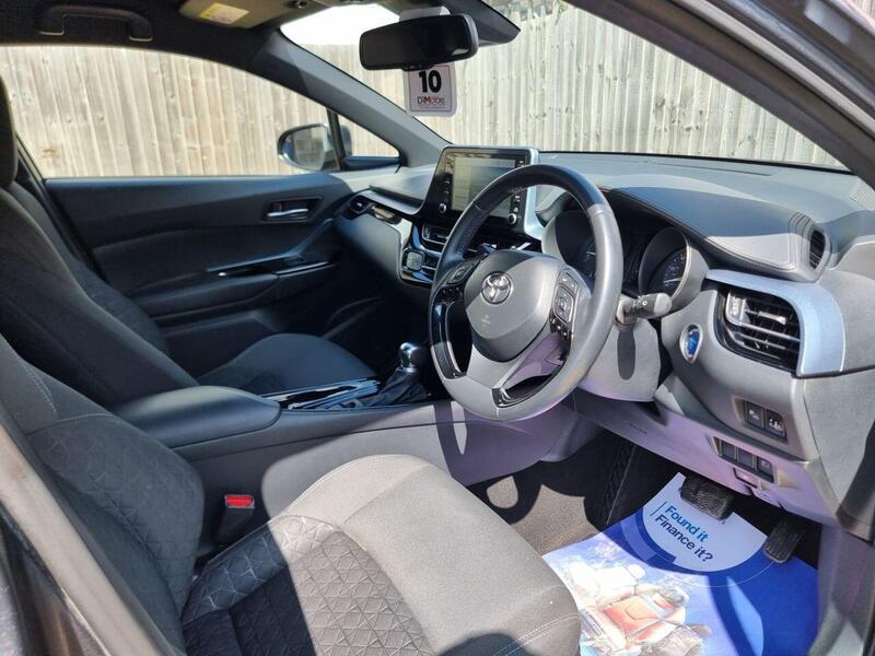Toyota C-HR view 2