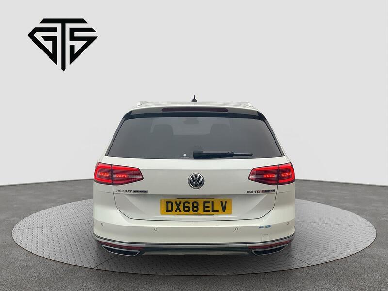 Volkswagen Passat view 4