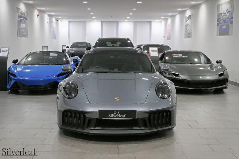 Porsche 911 view 7