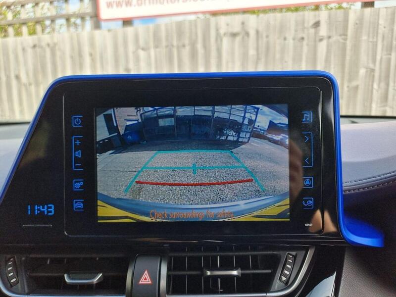 Toyota C-HR view 7